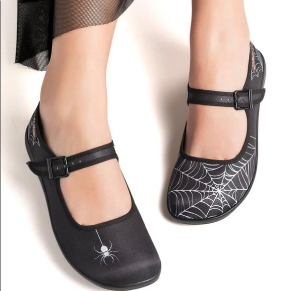 Size 9, real Hot Chocolate brand! Comes with button. Super silky and soft. - Picture 2 of 5